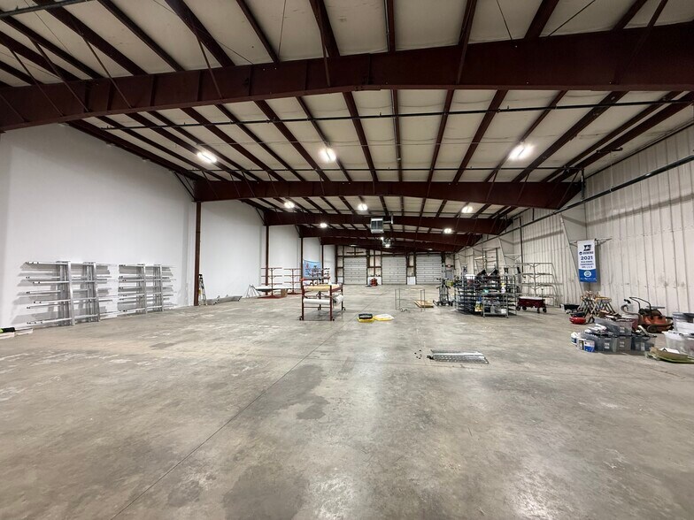 More Photos Of 69 Dudley Rd, Sutton Warehouse For Lease