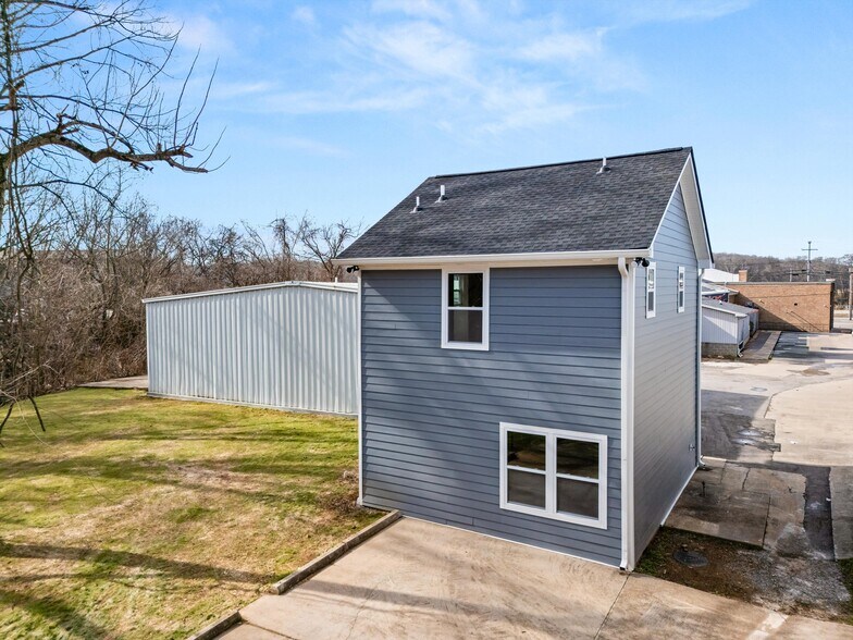 More Photos Of 22 S Barker St, Clarksville Warehouse For Sale