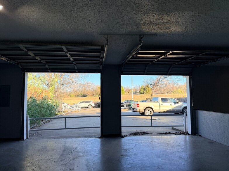 More Photos Of 730 Wainwright St, Denton Office For Lease