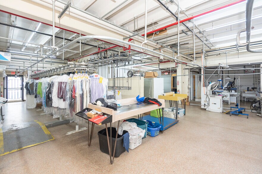 More Photos Of 133 Main St, Daytona Beach Freestanding For Sale