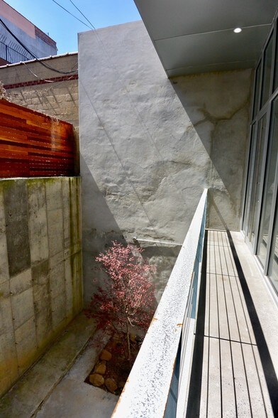 More Photos Of 922 Atlantic Ave, Brooklyn Storefront Retail Office For Lease
