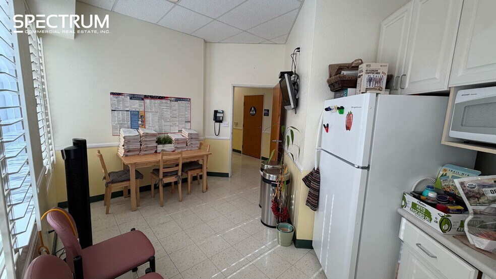 More Photos Of 22621 Lyons Ave, Santa Clarita Medical For Sale