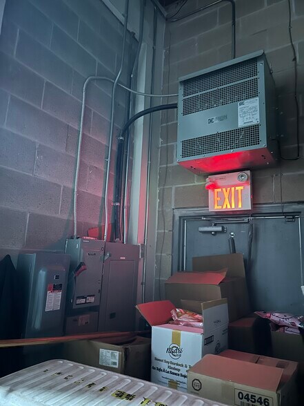 More Photos Of 21 Fairburn Dr, Markham Light Distribution For Sale