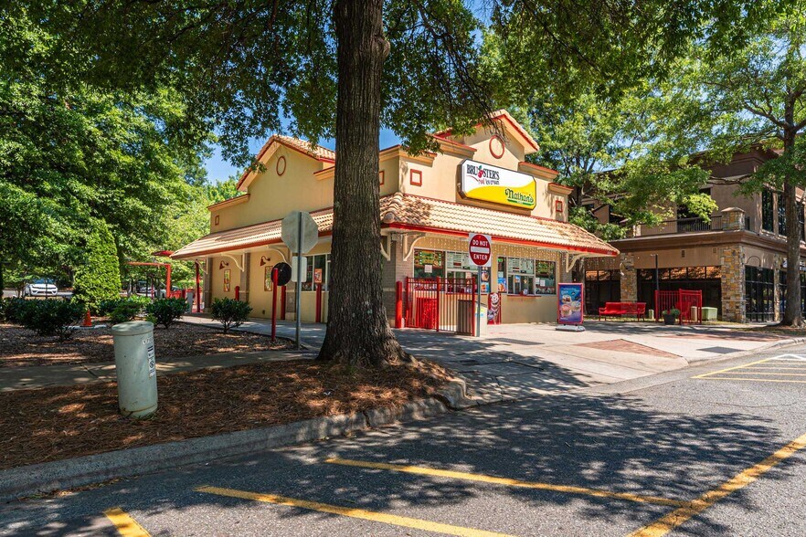 More Photos Of 17029 Kenton Dr, Cornelius Fast Food For Sale