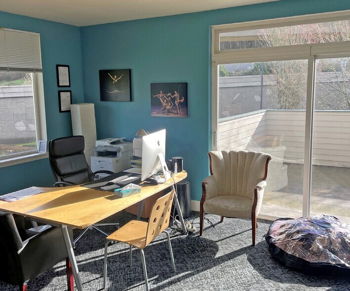 More Photos Of 320 3rd Ave NE, Issaquah Office For Sale