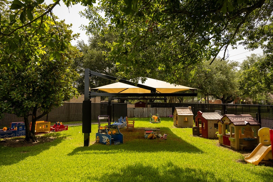 More Photos Of 16000 Rippling Water Dr, Houston Religious Facility For Sale