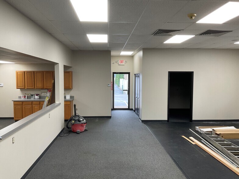 More Photos Of 1650 45th St, Munster Office For Sale