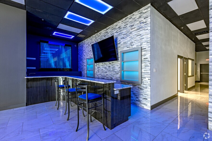 More Photos Of 1303 Dragon St, Dallas Storefront Retail Residential For Sale