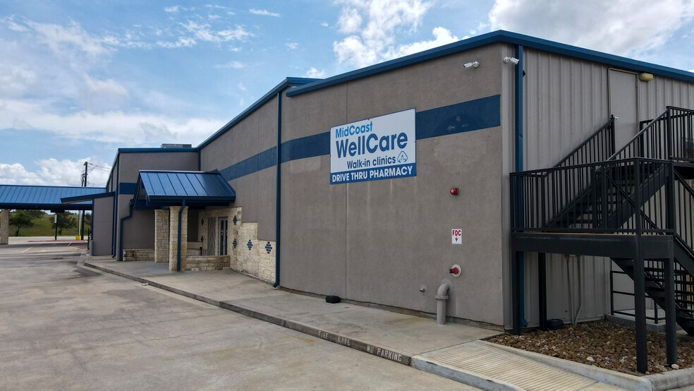 More Photos Of 25000 US 59 Rd, El Campo Flex For Sale