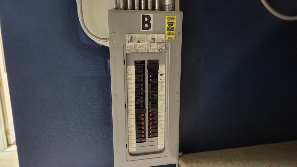 More Photos Of 303 Kansas Ave, Henderson Service For Lease