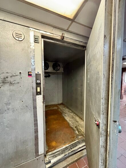 More Photos Of 210 W Calhoun St, Bruce Fast Food For Sale