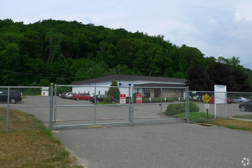 More Photos Of 1114 Federal Rd, Brookfield Light Manufacturing For Lease