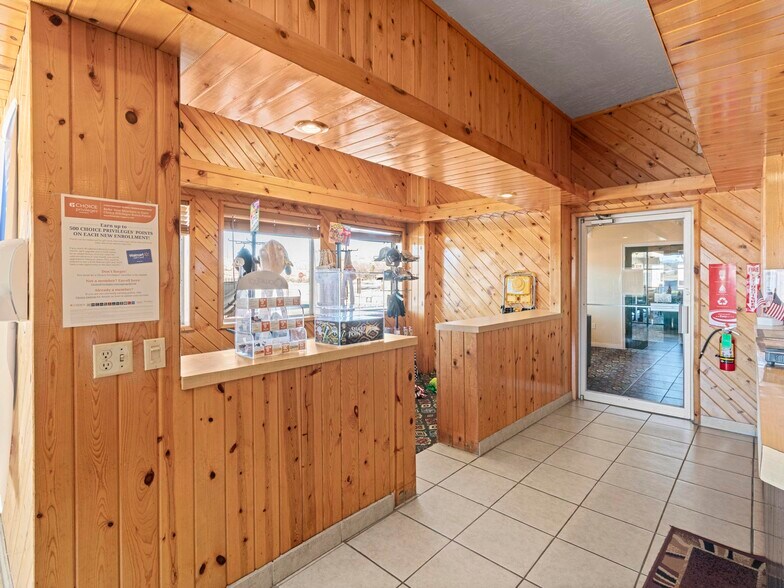 More Photos Of 1225 S State St, Salina Hotel For Sale