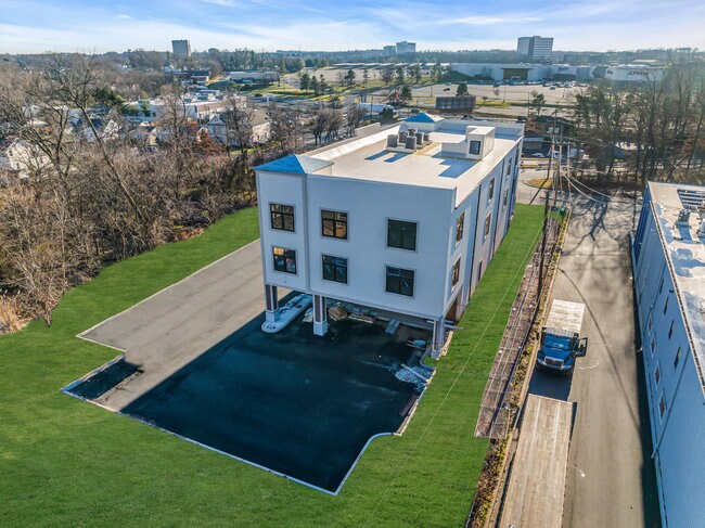 More Photos Of 374 Green St, Woodbridge Coworking Space