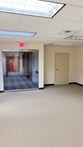 More Photos Of 7500 Greenway Center Dr, Greenbelt Office For Lease