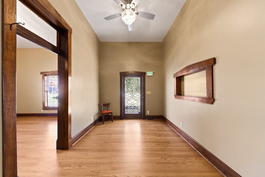 More Photos Of 308 N Main St, Ashland City Office For Sale