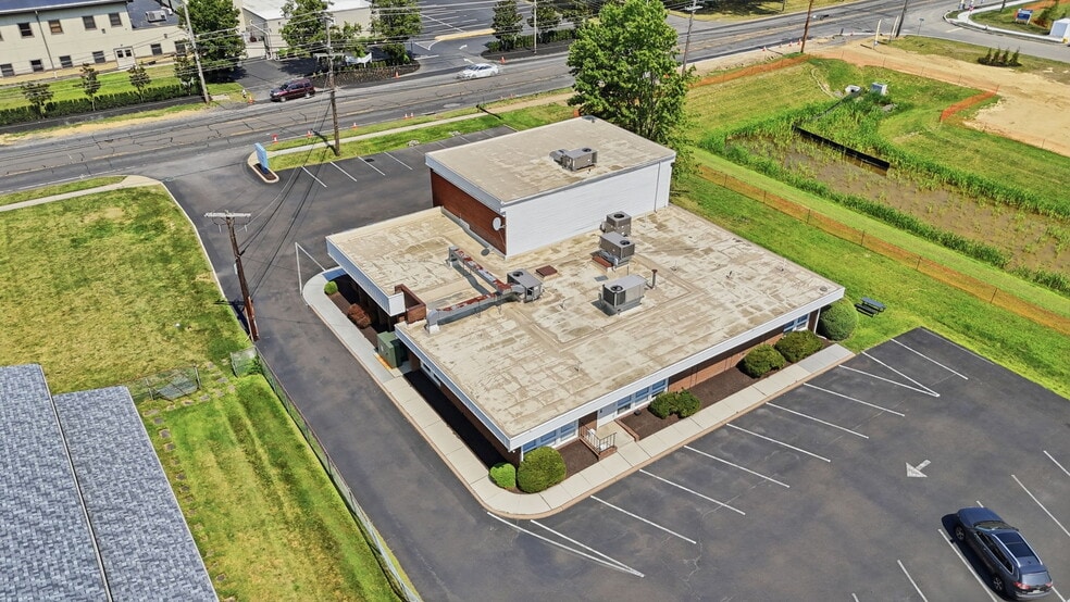 More Photos Of 1568 Woodbourne Rd, Levittown Office For Sale