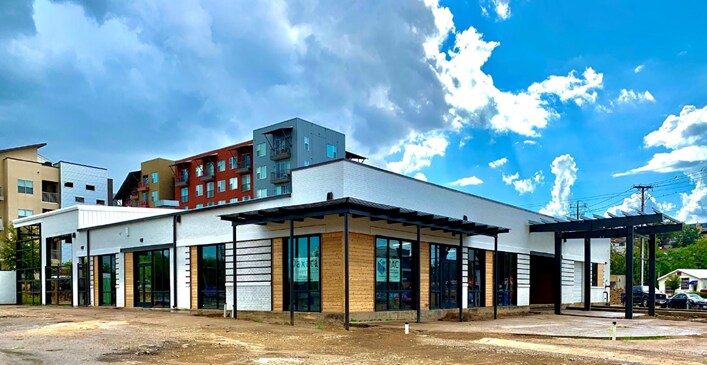 More Photos Of 660 Fort Worth Ave, Dallas Storefront For Sale