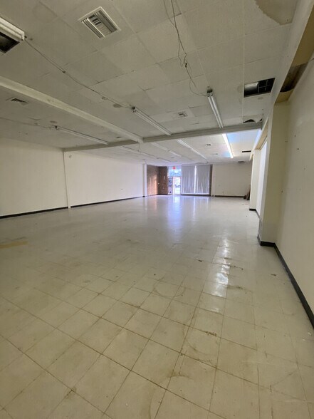 More Photos Of 1525-1527 Smith St, North Providence Unknown For Lease