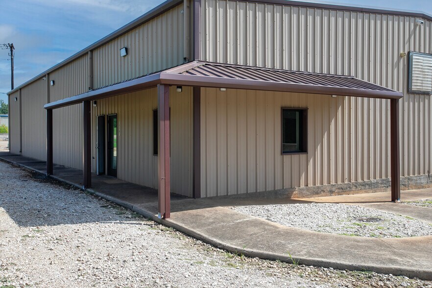 More Photos Of 15503 TX-110, Whitehouse Warehouse For Lease