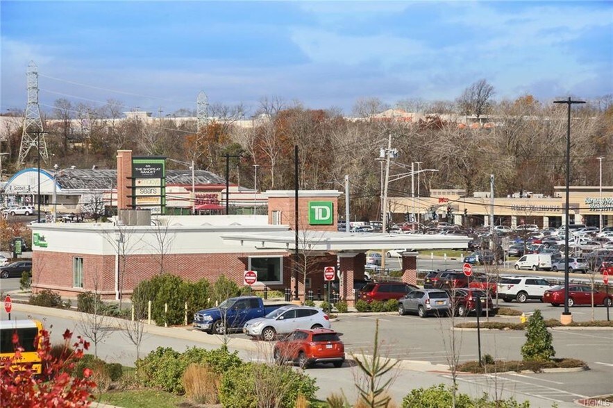 More Photos Of 35 S Middletown Rd, Nanuet Office For Lease