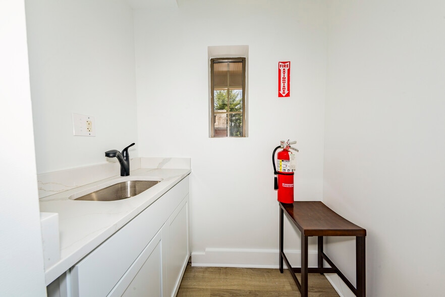 More Photos Of 30-40 E Columbus St, Columbus Unknown For Lease