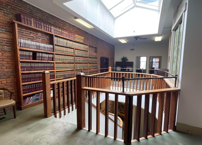 More Photos Of 309 Main St, Peoria Storefront Retail Residential For Sale