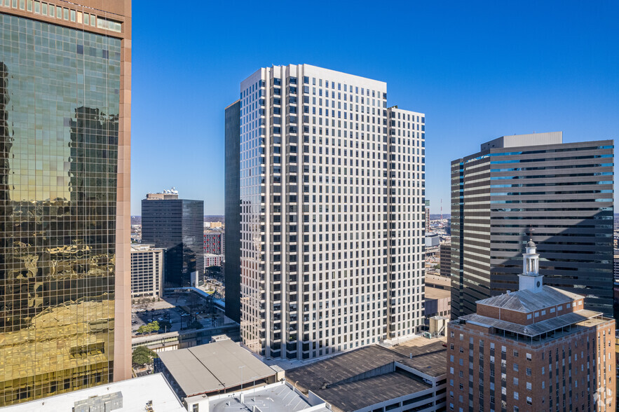 Primary Photo Of 1999 Bryan St, Dallas Office For Lease