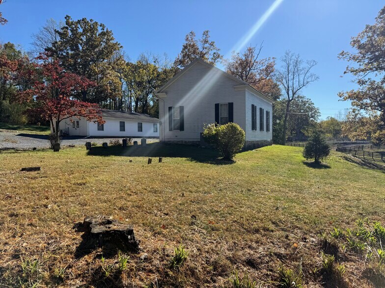 Primary Photo Of 150 Chapel Rd, Middletown Specialty For Sale