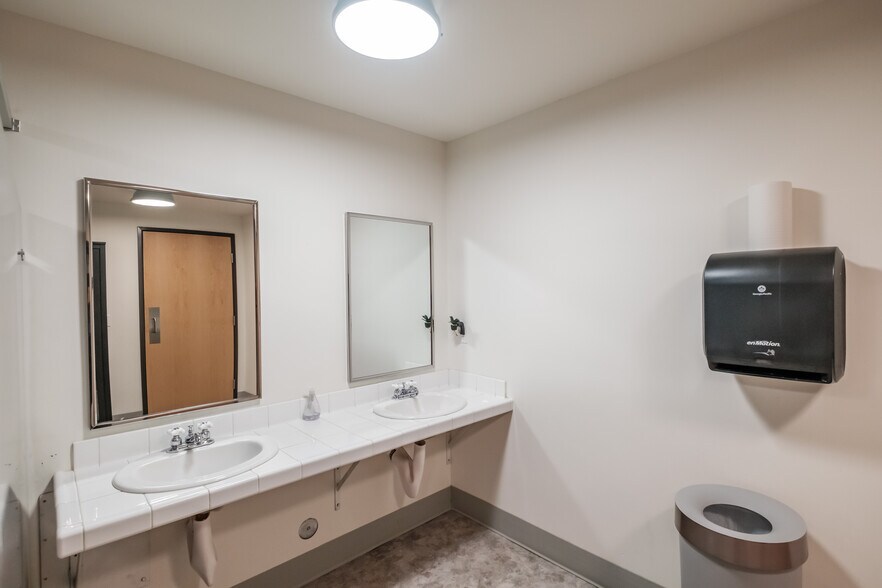 More Photos Of 796 S Main St, Lebanon Storefront Retail Office For Sale