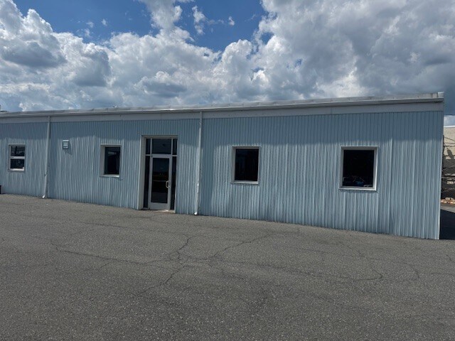 More Photos Of 133 S West End Blvd, Quakertown Freestanding For Lease