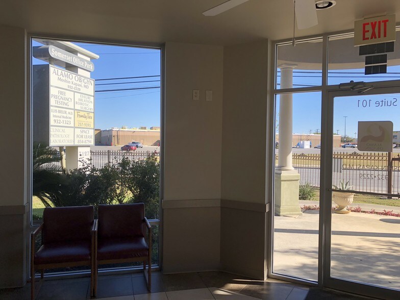 More Photos Of 7127 Somerset Rd, San Antonio Medical For Lease