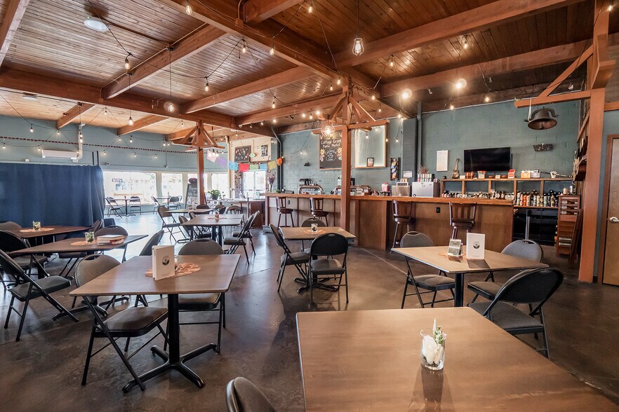 More Photos Of 926 E Main St, Cottage Grove Restaurant For Sale