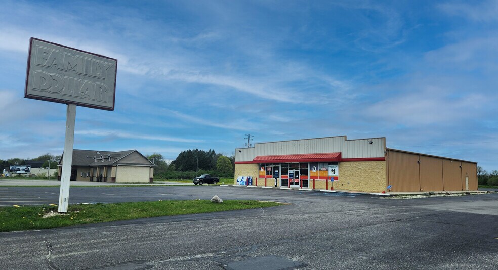 More Photos Of 2646 9 Mile Rd, Remus Freestanding For Lease