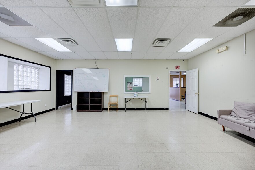 More Photos Of 19953 Conant St, Detroit Medical For Sale