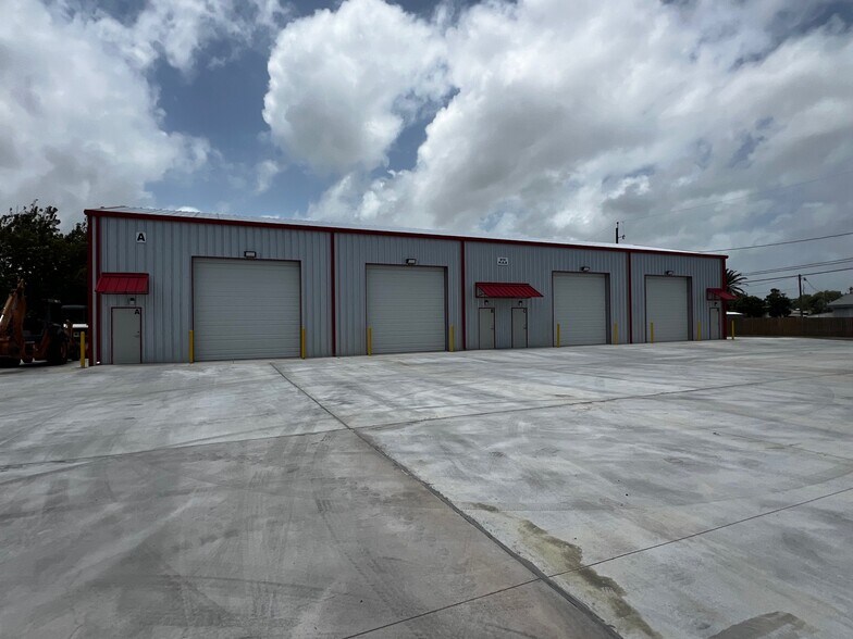 More Photos Of 810 Nas Dr, Corpus Christi Industrial For Lease