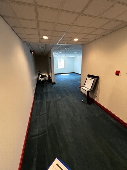 More Photos Of 115 N Prospect Ave, Itasca Showroom For Sale