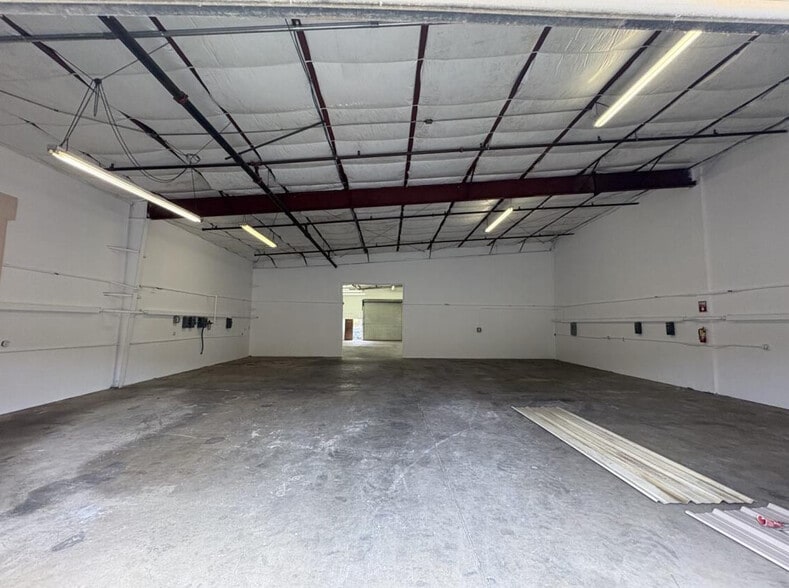 More Photos Of 19011 Mermack Rd, Lake Elsinore Manufacturing For Lease