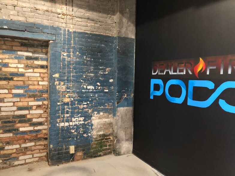 More Photos Of 146 Algoma Blvd, Oshkosh Office For Lease