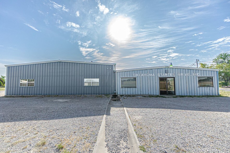 More Photos Of 700 N Main St, Lexington Warehouse For Lease