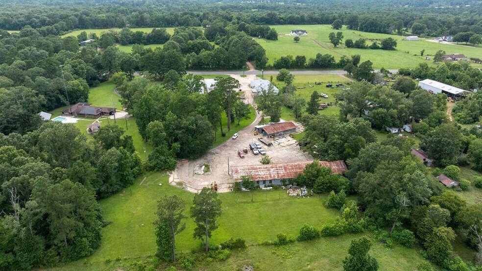 More Photos Of 2524 US Highway 96 N, Center Warehouse For Sale
