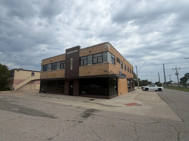 More Photos Of 600 NE 4th St, Oklahoma City Office For Lease