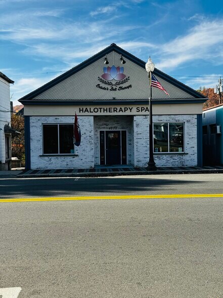 More Photos Of 1372 Main St, Palmer Freestanding For Lease