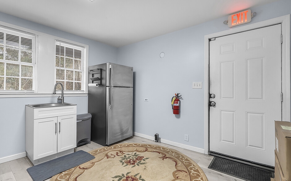 More Photos Of 123 Beasley Rd, Savannah Industrial For Sale