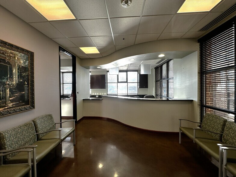 More Photos Of 2632 Broadway St, San Antonio Medical For Lease