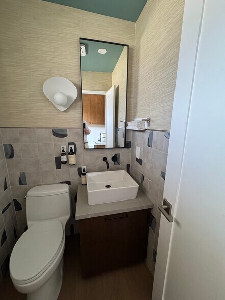 More Photos Of 318 9th St, Del Mar Medical For Lease