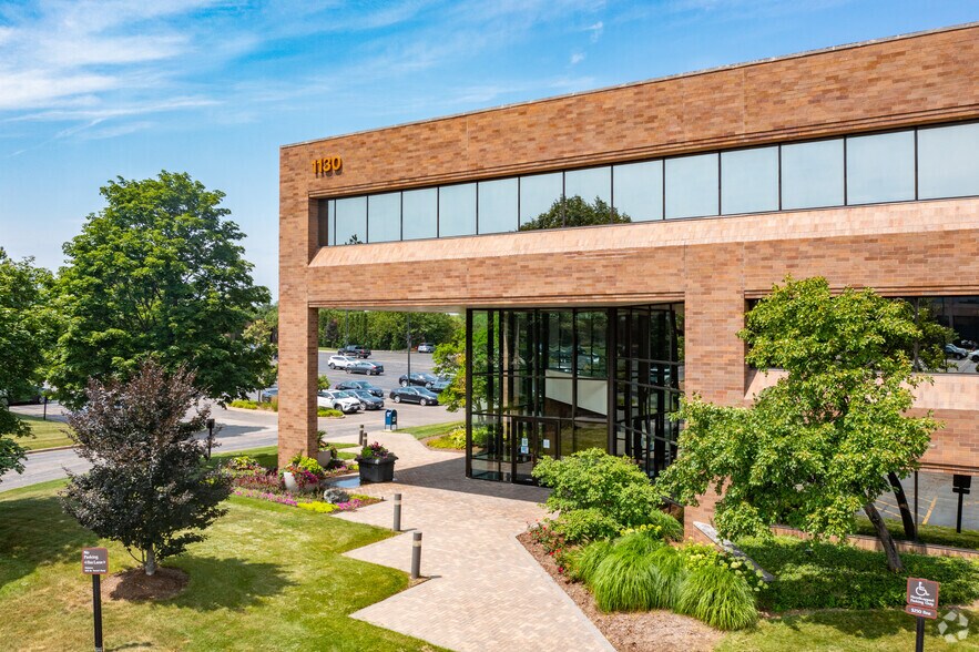 More Photos Of 1130 W Lake Cook Rd, Buffalo Grove Office For Lease