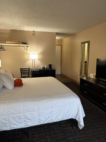 More Photos Of 3518 Osage Beach Pkwy, Osage Beach Hotel For Sale