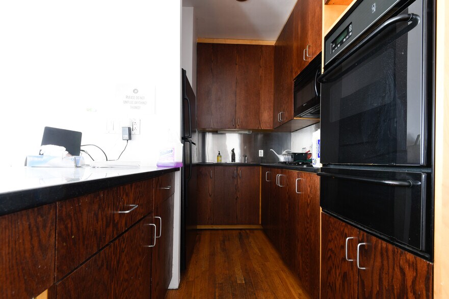 More Photos Of 361 Metropolitan Ave, Brooklyn General Retail For Lease