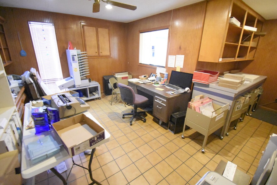 More Photos Of 630 Kentucky St, South Houston Office For Sale
